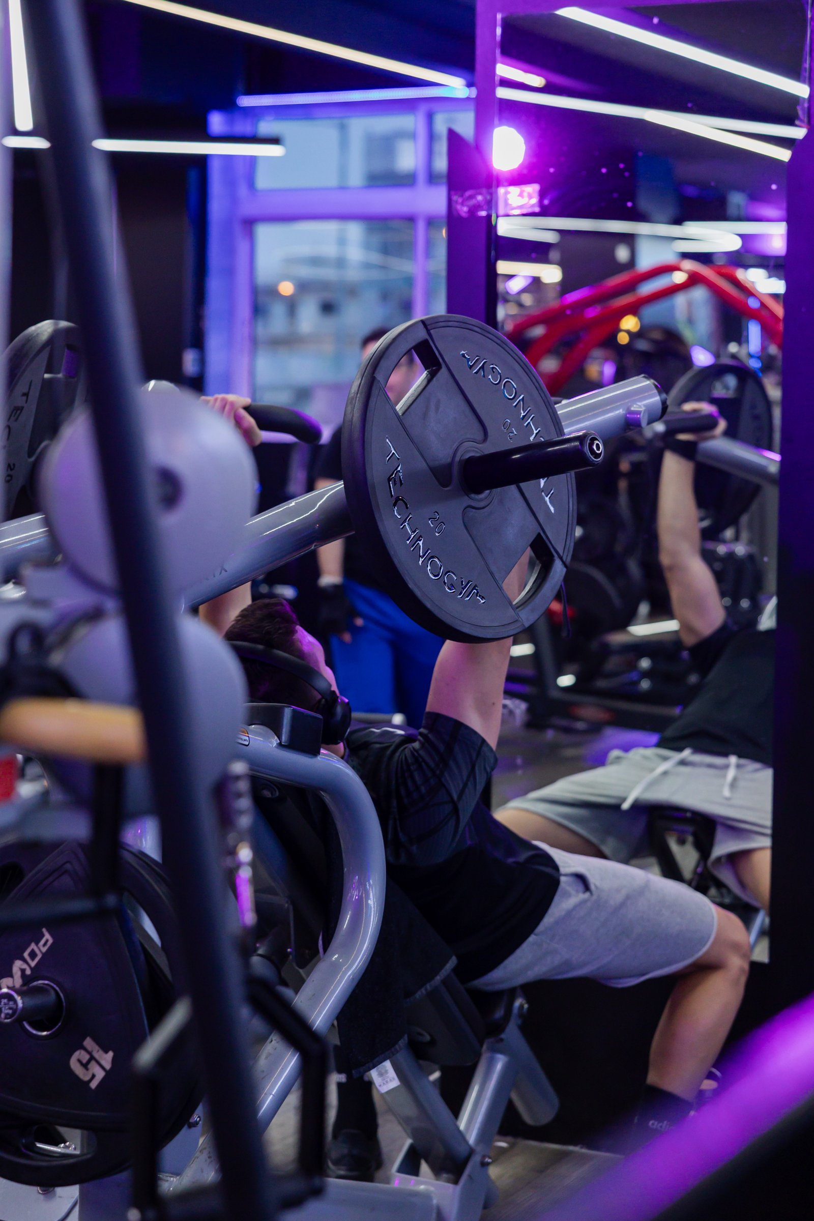 Προπόνηση με βάρη στο MAD GYM